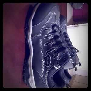 Steeled toe work shoes